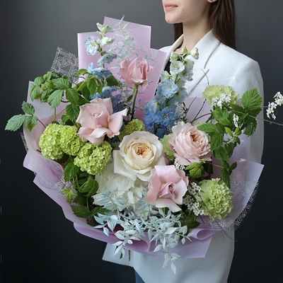 Flower bouquet delivery in UK